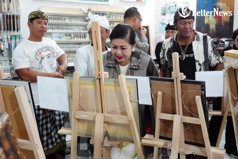 Ny. Putri Koster di Ubud: Jaga Akar Tradisi Lukisan Bali, Kualitas Karya Jangan Pernah Dikompromi!