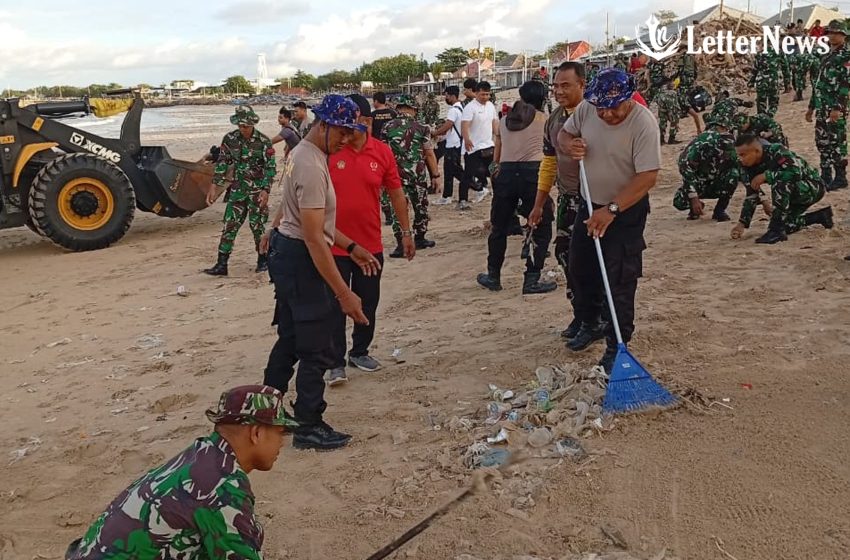  Sinergi Tanpa Batas: Polda Bali, TNI, dan Masyarakat “Serbu” Sampah di Pantai Kedonganan