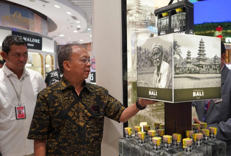 Gubernur Koster Instruksikan Etalase Khusus Arak Bali di Bandara Ngurah Rai: Jangan Hanya Ada Whiskey dan Brandy