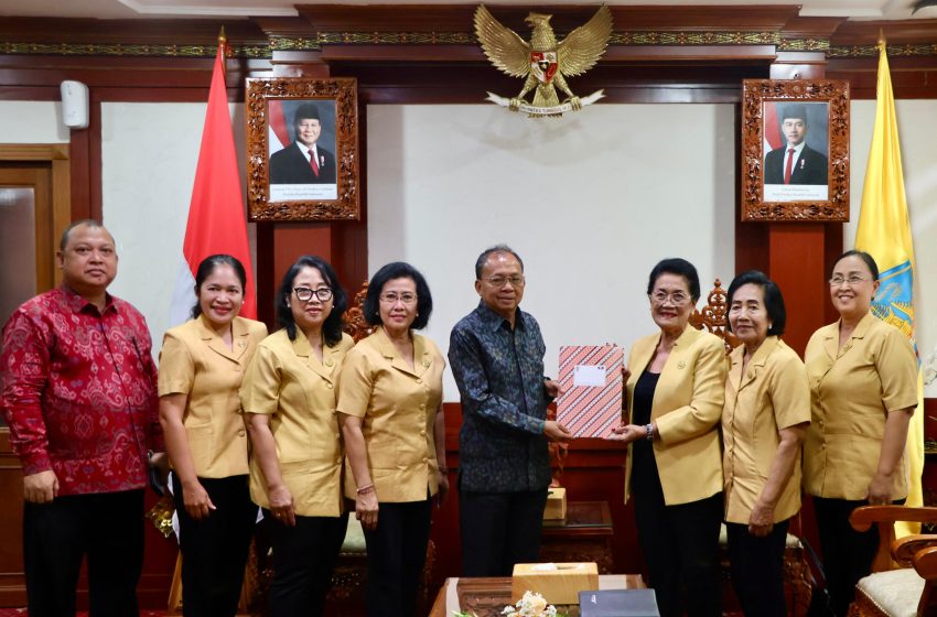  Terima Audiensi WHDI, Gubernur Koster: Perempuan Hindu Adalah Benteng Utama Penjaga Kemurnian Tradisi Bali