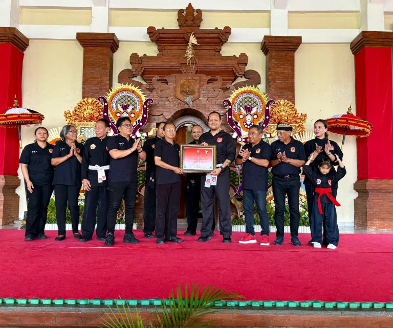 Gubernur Koster Hibahkan Lahan Rp13 Miliar di HUT ke-71 PSPS Bakti Negara: Pesilat Harus Jadi Ksatria Penjaga Kedamaian Bali