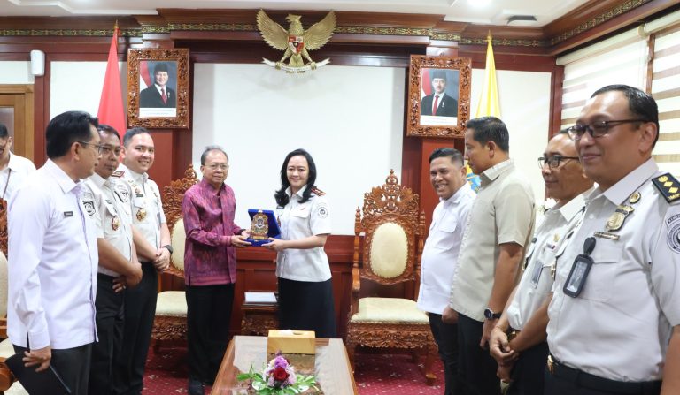 Gubernur Koster Gandeng Kakanwil Imigrasi Baru: Perketat Pengawasan WNA demi Marwah “Nangun Sat Kerthi Loka Bali”