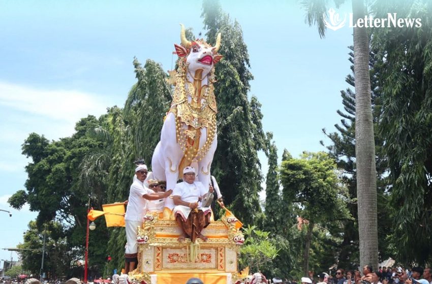  Lautan Manusia di Gianyar: Puncak Palebon Ida Bhagawan Blebar Berlangsung Sakral dan Megah