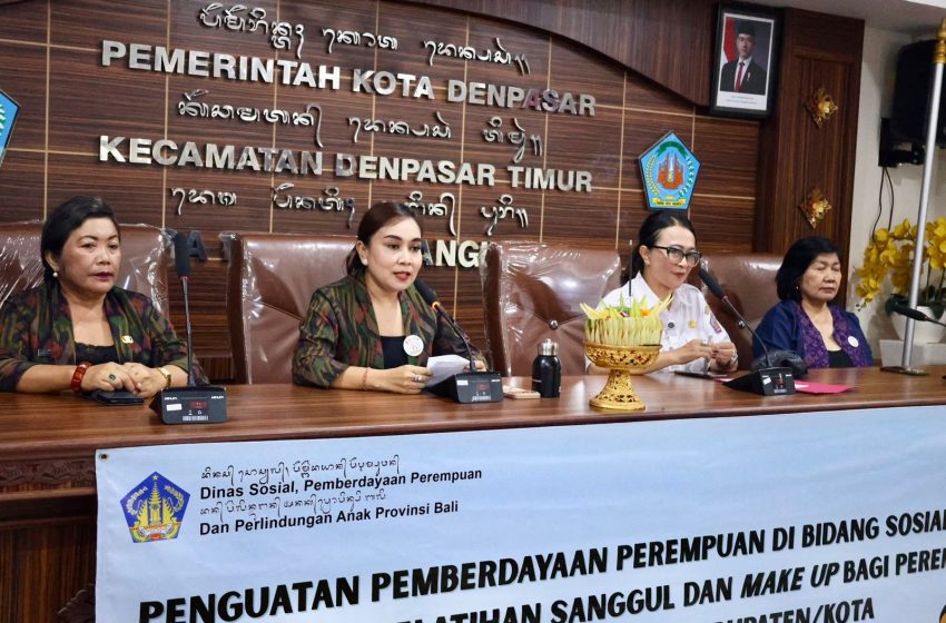  Mandiri Lewat Gunting dan Kuas: FK PUSPA Denpasar Dorong Kaum Perempuan Mahir Berhias Diri