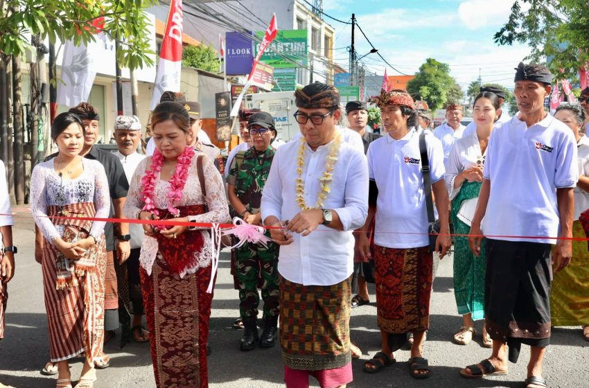  Warisan Leluhur Tetap Eksis: Wawali Arya Wibawa Buka Festival Omed-omedan SHOF 2026