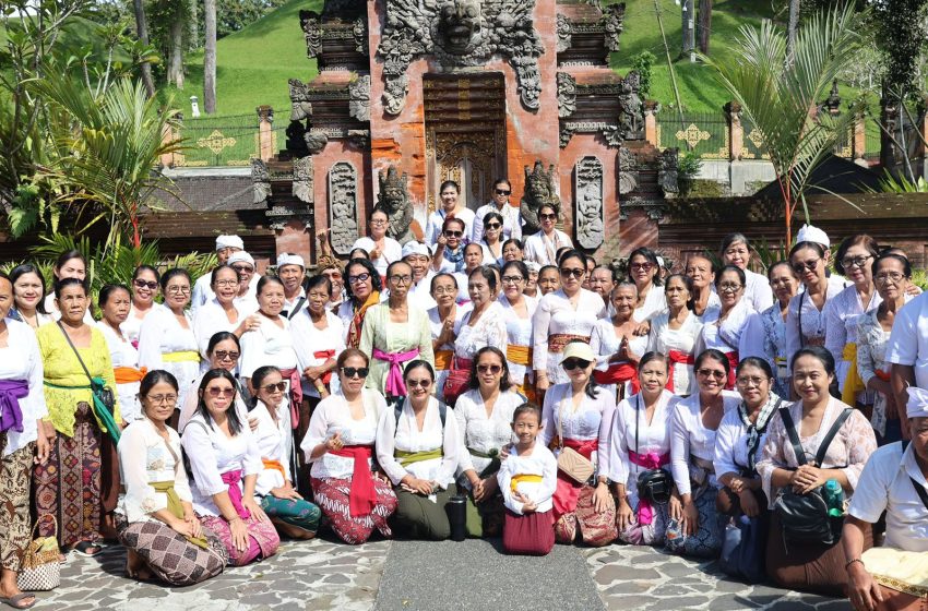  Bahagia di Hari Tua: TP PKK Kota Denpasar Fasilitasi Tirta Yatra Lansia, Pererat Silaturahmi Lewat Tradisi