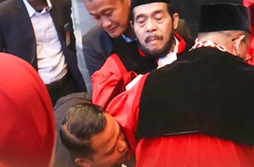  Melepas Jabatan dengan Hati Lega, Anwar Usman Jatuh Tak Sadarkan Diri Setelah Pamit dari Mahkamah Konstitusi