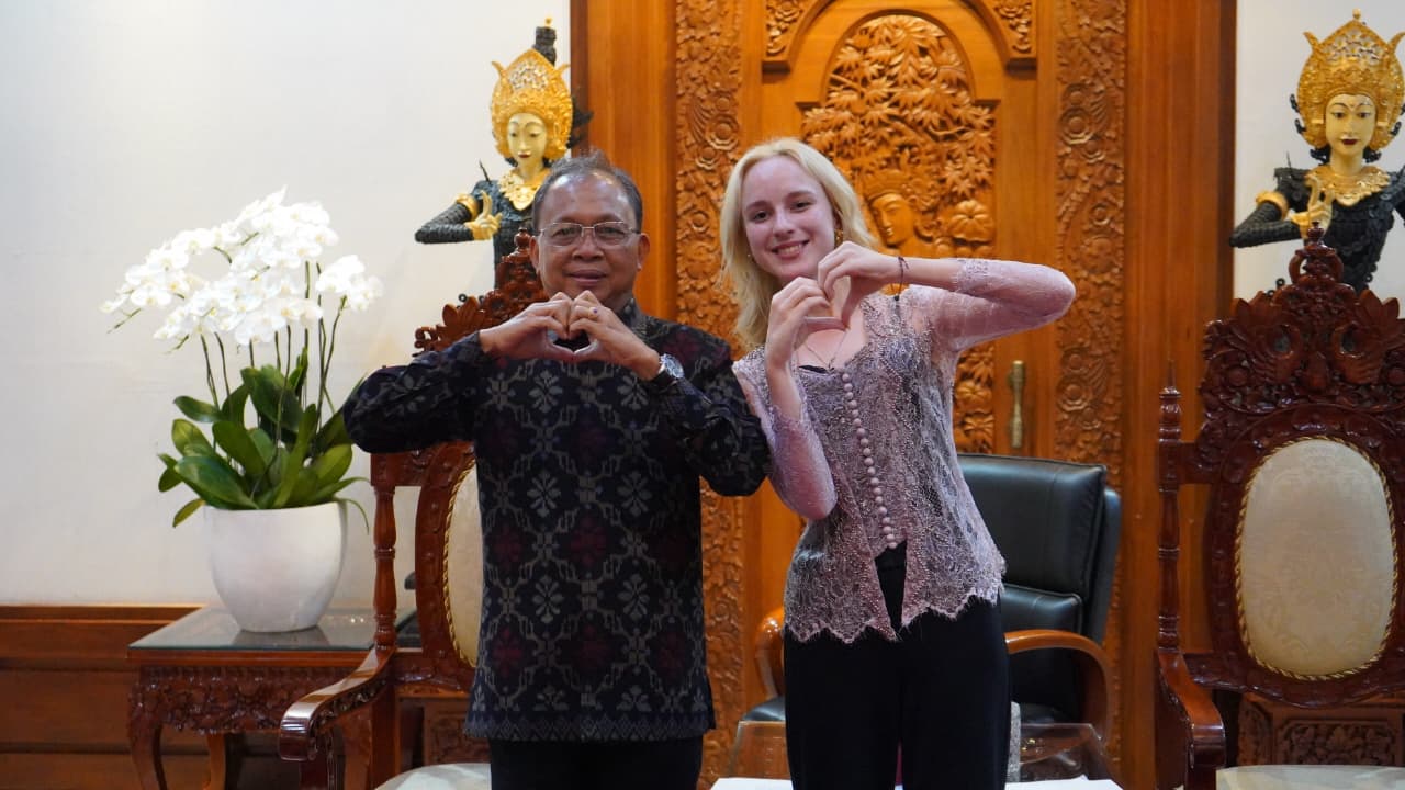 Diwawancarai Media Internasional, Gubernur Koster: Bali Ibarat ‘Gadis Cantik’ Dunia yang Harus Dirawat Bersama