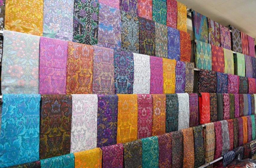  Mengenal Tenun Endek Bali: Filosofi, Proses Pembuatan, dan Geliat UMKM Jegeg Tri Busana