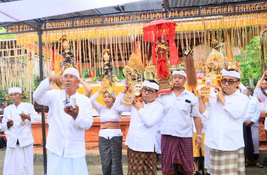  Puncak Pujawali Purnama Kadasa, Jaya Negara dan Arya Wibawa Mundut Pratima di Penyineban Pura Agung Lokanatha