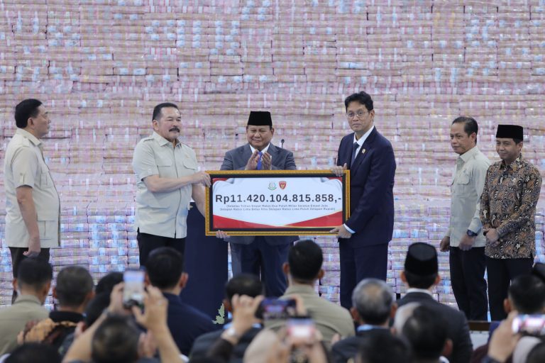 Presiden Prabowo Saksikan Penyerahan Aset Rp371 Triliun, Jaksa Agung: Negara Tidak Boleh Kalah dari Mafia Hutan!