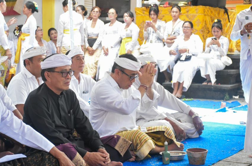  Hadir di Pemecutan Kelod, Walikota Jaya Negara Saksi Upacara Pasupati Pelawatan Ratu Ayu