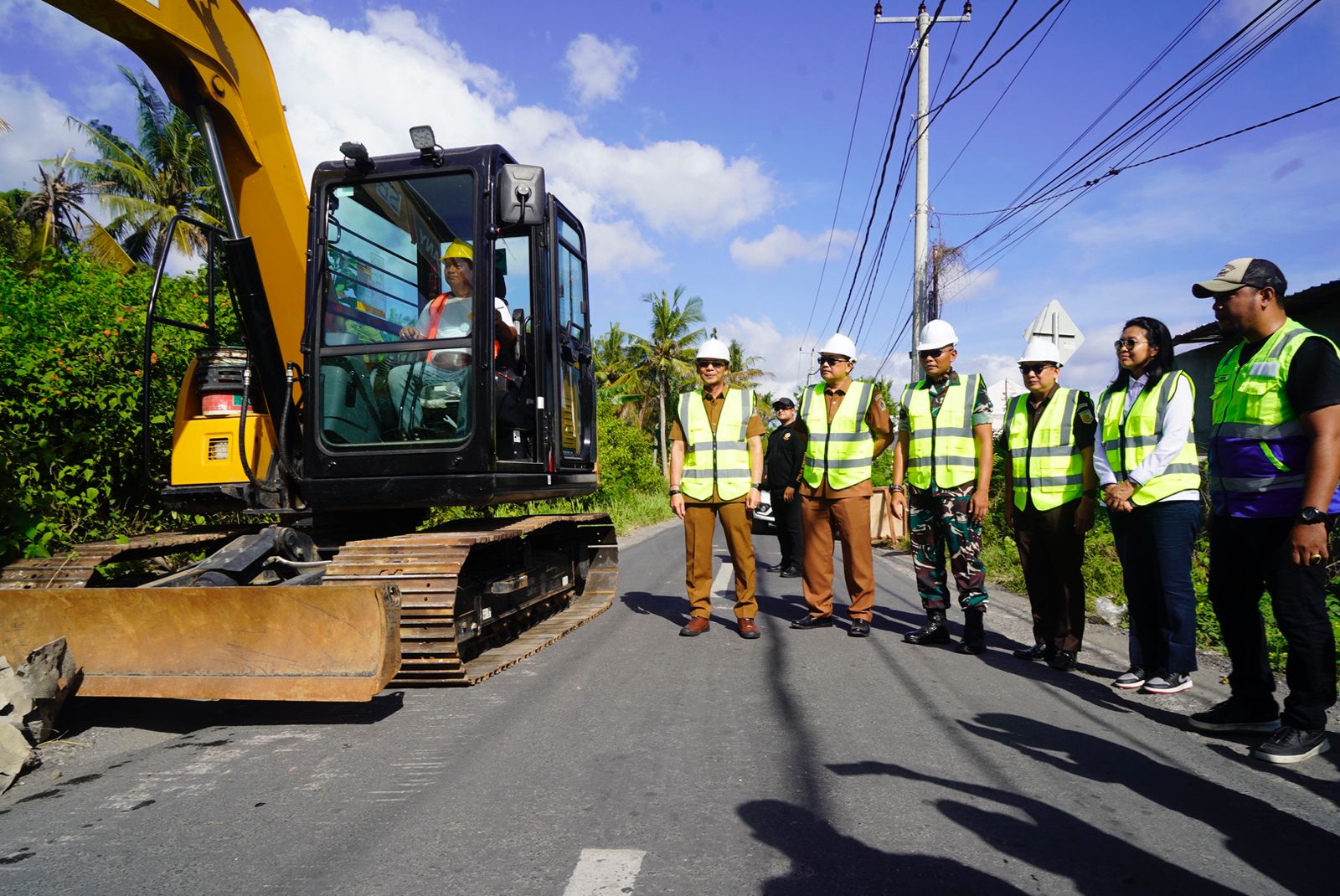 Akses Wisata Nusa Penida Makin Mulus! Bupati Satria Resmi Mulai Proyek Jalan Sampalan-Toyapakeh Senilai Rp 50,6 Miliar