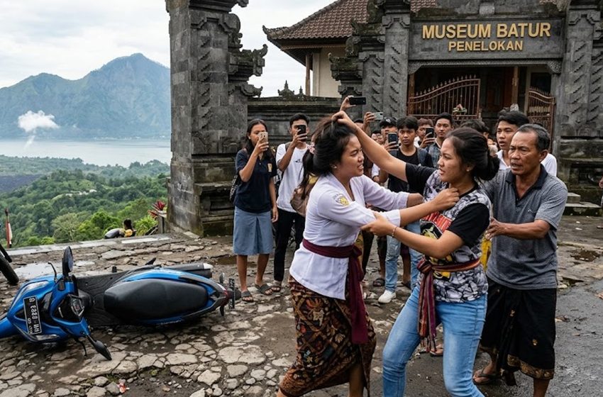  Viral di Manis Galungan: Lupa Dongkrak Motor demi Labrak Rival, Dua Remaja Putri Baku Hantam di Depan Museum Penelokan Kintamani