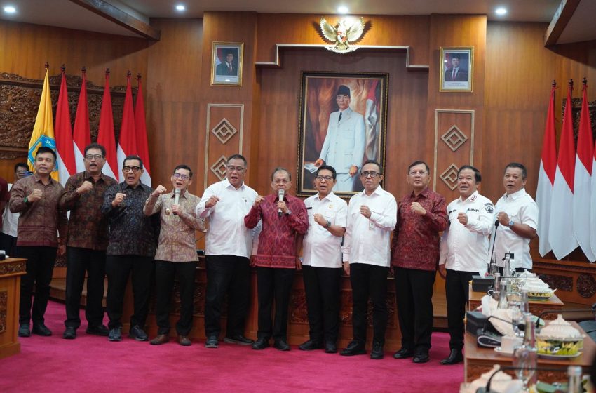  Satu Suara Tutup TPA Open Dumping, Menteri LH dan Gubernur Koster Deklarasikan Gerakan Bali 100 Persen Memilah Sampah