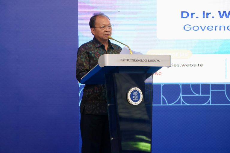 Jadi Keynote Speaker di ITB, Gubernur Koster: Transformasi Digital Harus Perkuat Budaya Lokal