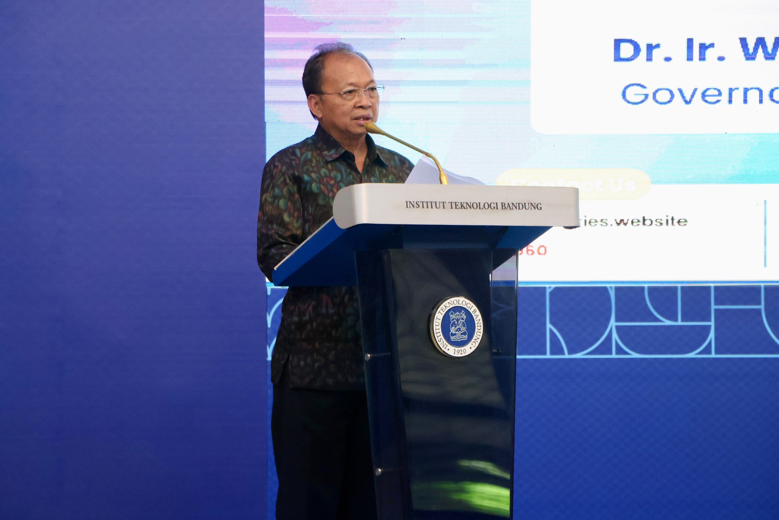 Jadi Keynote Speaker di ITB, Gubernur Koster: Transformasi Digital Harus Perkuat Budaya Lokal