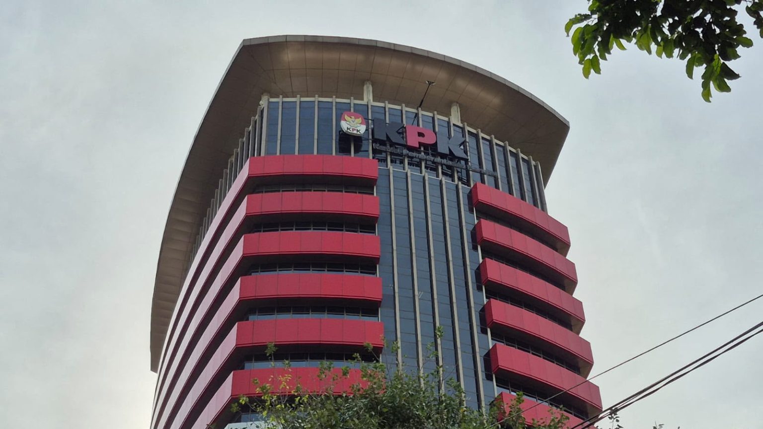 OTT HGB Bogor, KPK Sita Ratusan Miliar dalam 20 Koper dan Amankan Dirjen ATR/BPN