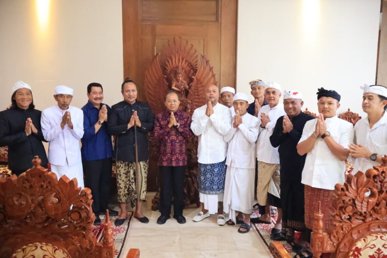 Gubernur Koster Kucurkan Rp1,5 Miliar Dukung Karya Manca Wali Krama Pura Ulun Danu Batur