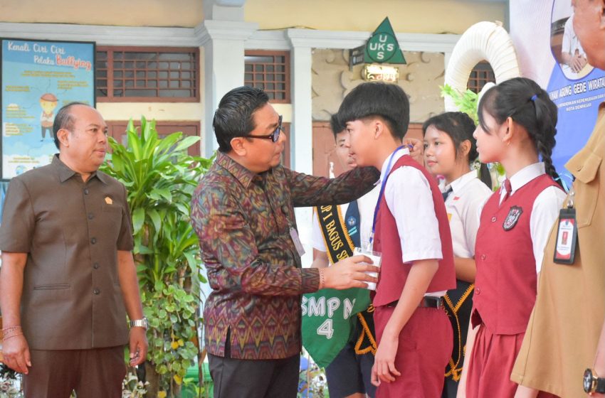  Buka MPLS Serentak di SMPN 4, Wawali Arya Wibawa Tegaskan Denpasar Bebas Perpeloncoan