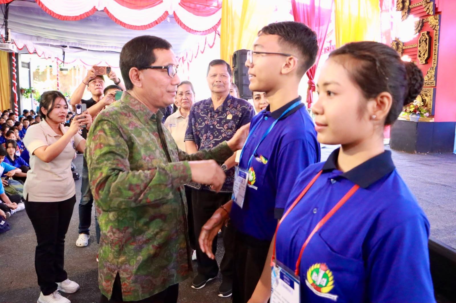 Tutup MPLS SMK PGRI 5 Denpasar, Sekda Eddy Mulya Ajak Siswa Jadi Pelopor Keadaban Digital