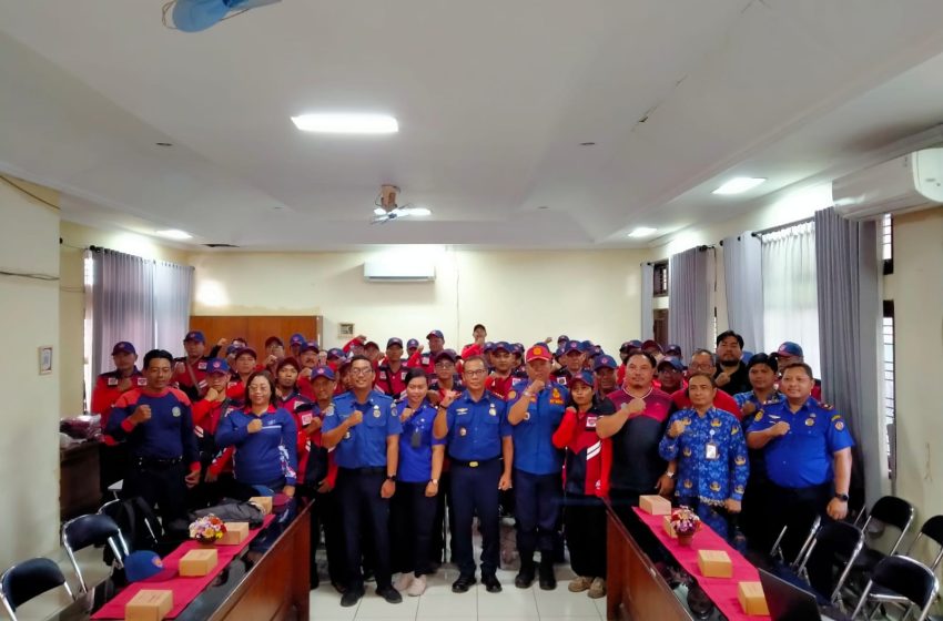  Antisipasi Kebakaran di Gang Sempit, Damkar Denpasar Latih Redkar dan Kenalkan Pompa Sisupit