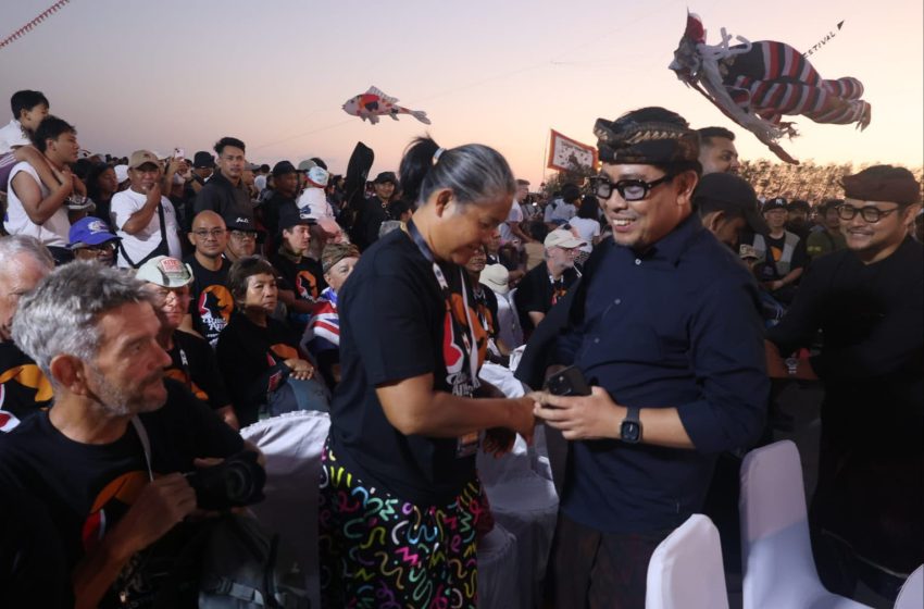  Hiasi Langit Sanur, Wawali Arya Wibawa Buka Rare Angon International Kite Festival 2026