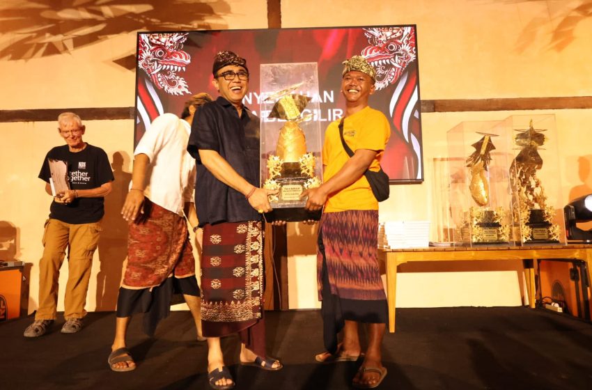  Tutup Rare Angon Festival, Wali Kota Jaya Negara Serahkan Piala Bergilir dan Apresiasi Pelayang Dunia