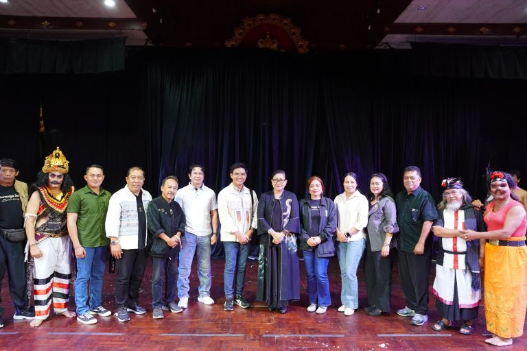 Penuh Magis, Ny. Putri Koster Saksikan Pergelaran Spiritual ‘Sura-Atma’ di FSBJ VIII 2026