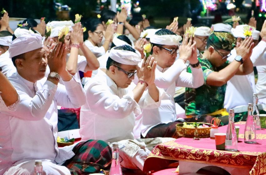 Peringati Tumpek Krulut di Lapangan Puputan, Pemkot Denpasar Gelar Sembahyang Bersama dan Pengobatan Gratis