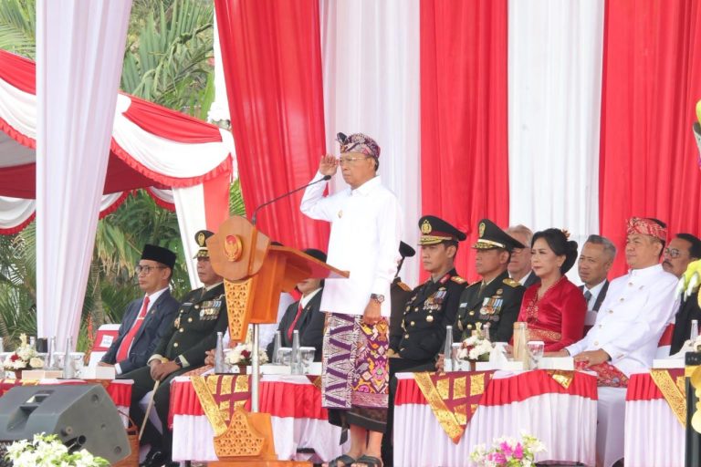 Pimpin HUT ke-81 RI di Renon, Gubernur Koster Ajak Generasi Muda Pertahankan ‘Jas Merah’