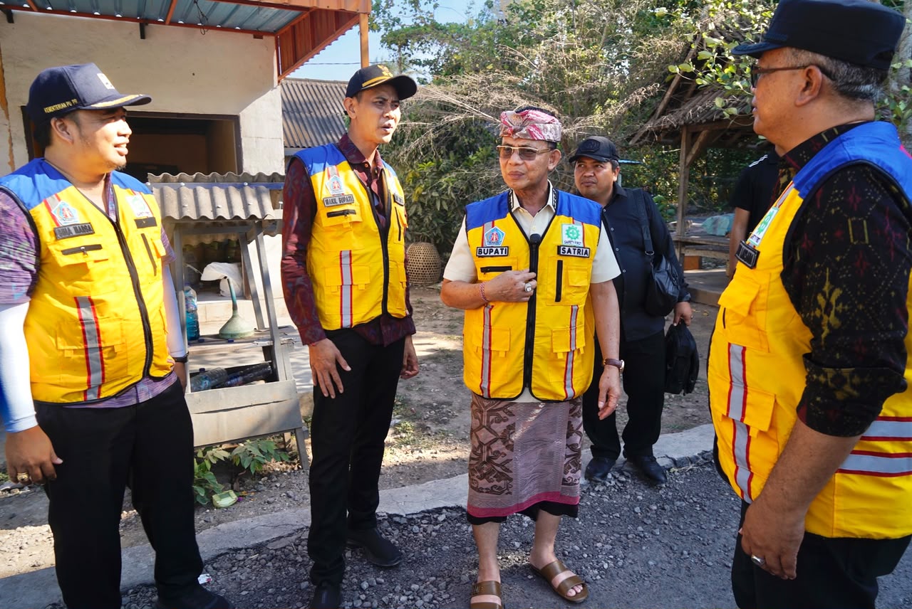 Cek Jalan Sampalan-Toyapakeh Rp50 Miliar, Bupati Satria Minta Kontraktor Kebut Pengerjaan dan Atasi Debu