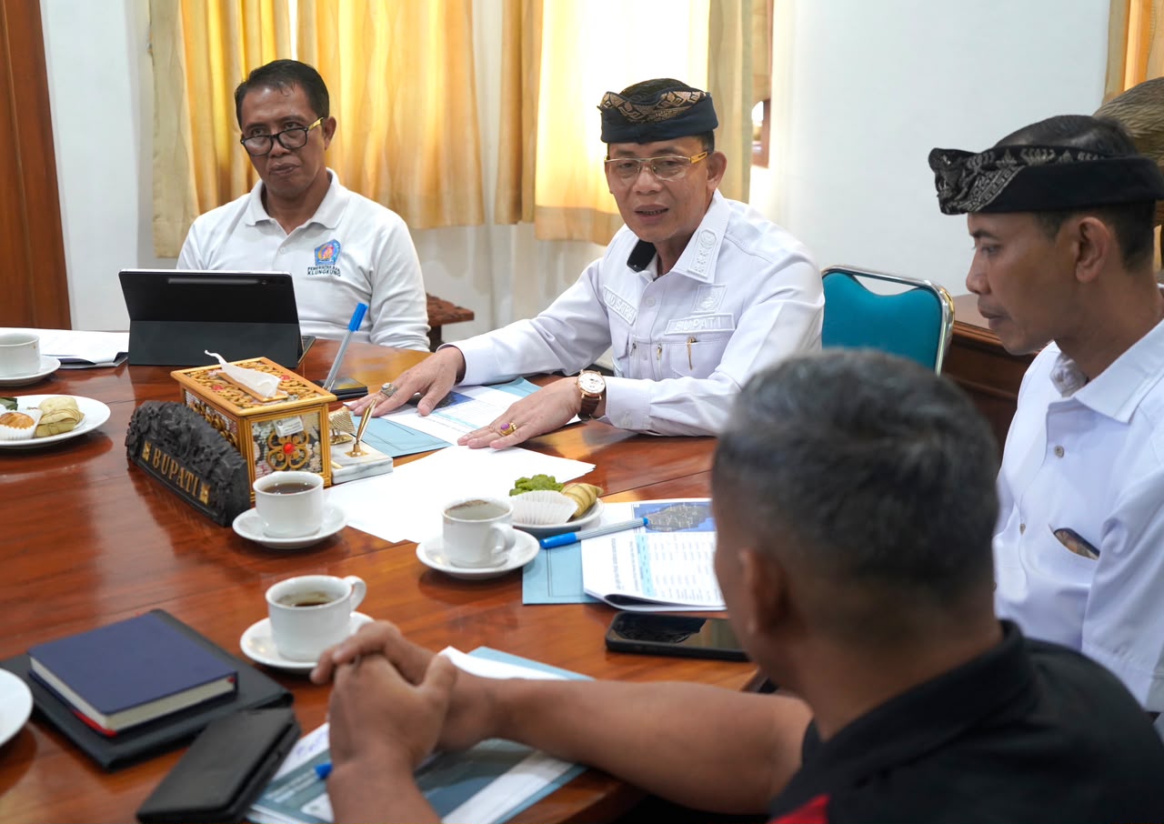 Dukung Pariwisata Nusa Penida, Bupati Satria Instruksikan Percepatan Proyek Lampu Jalan dan Preservasi Jalan