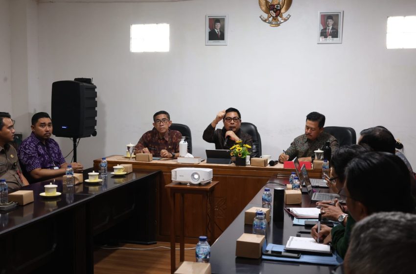  Wawali Arya Wibawa Dorong Pembenahan Tata Kelola dan Pengembangan Usaha Perumda Pasar Denpasar