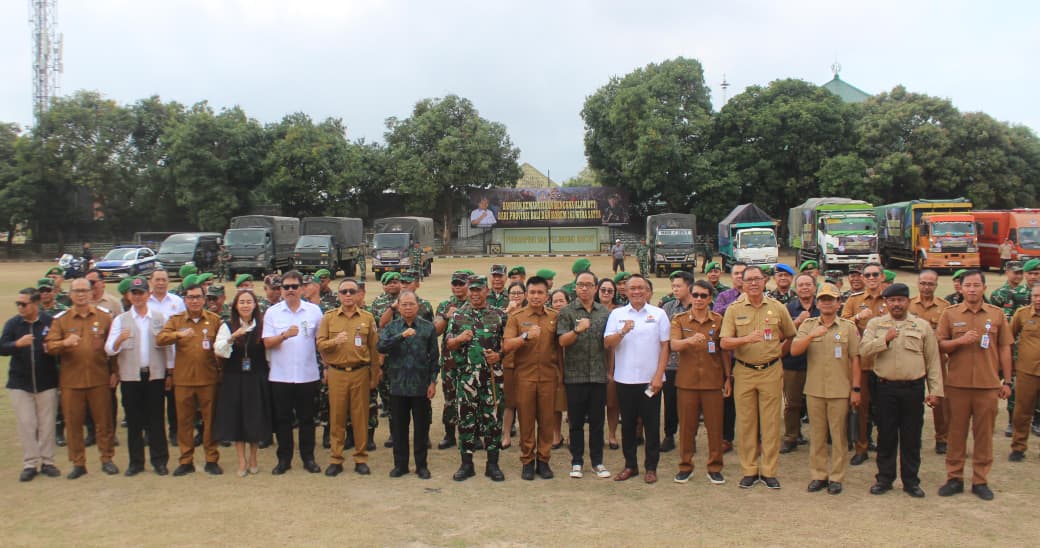Wujud Kemanusiaan, Gubernur Koster Lepas 9 Truk Bantuan Kemanusiaan Bali untuk Korban Bencana NTT