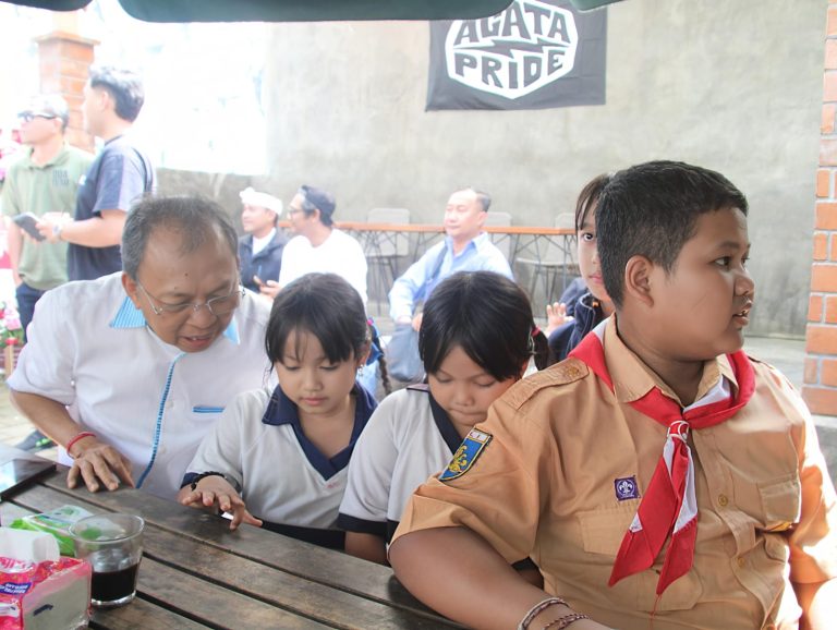 Sambut Tumpek Krulut di Tabanan, Koster Traktir Anak Muda dan Rancang Regulasi Dukung UMKM