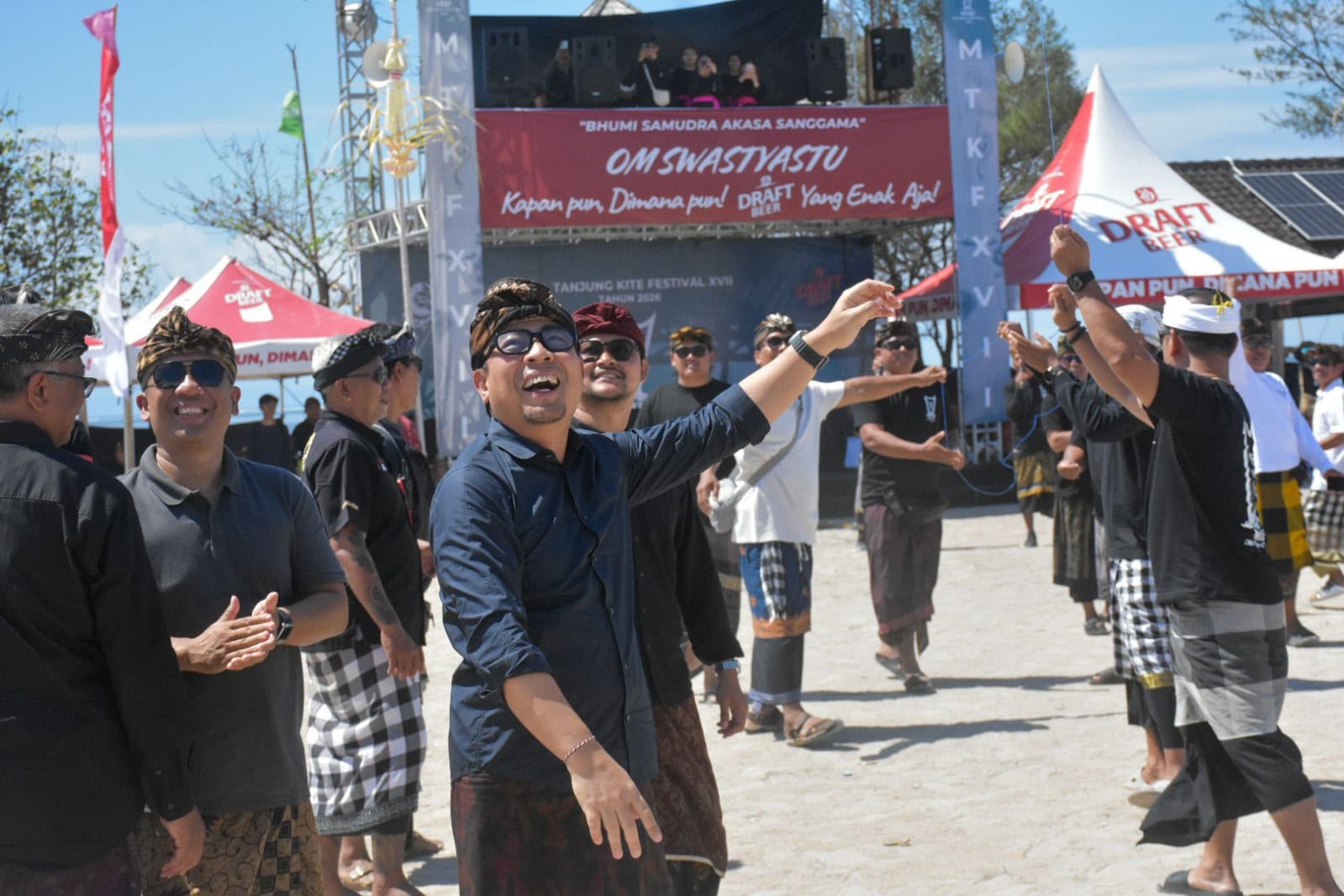 Diikuti 1.685 Layangan, Wawali Arya Wibawa Buka Mel Tanjung Kite Festival XVII di Pantai Mertasari Sanur