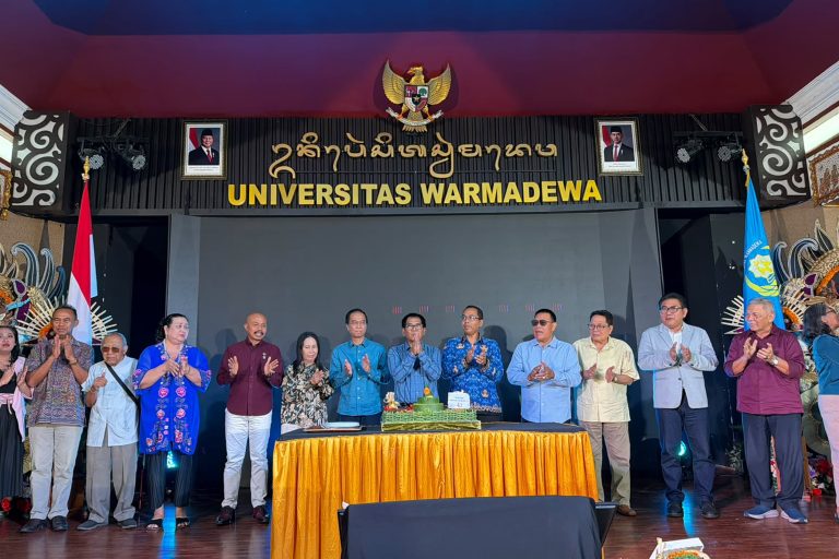 Puncak Dies Natalis Ke-42 Universitas Warmadewa: Panen Prestasi Diktisaintek dan Akselerasi Kampus Hijau Berkelanjutan
