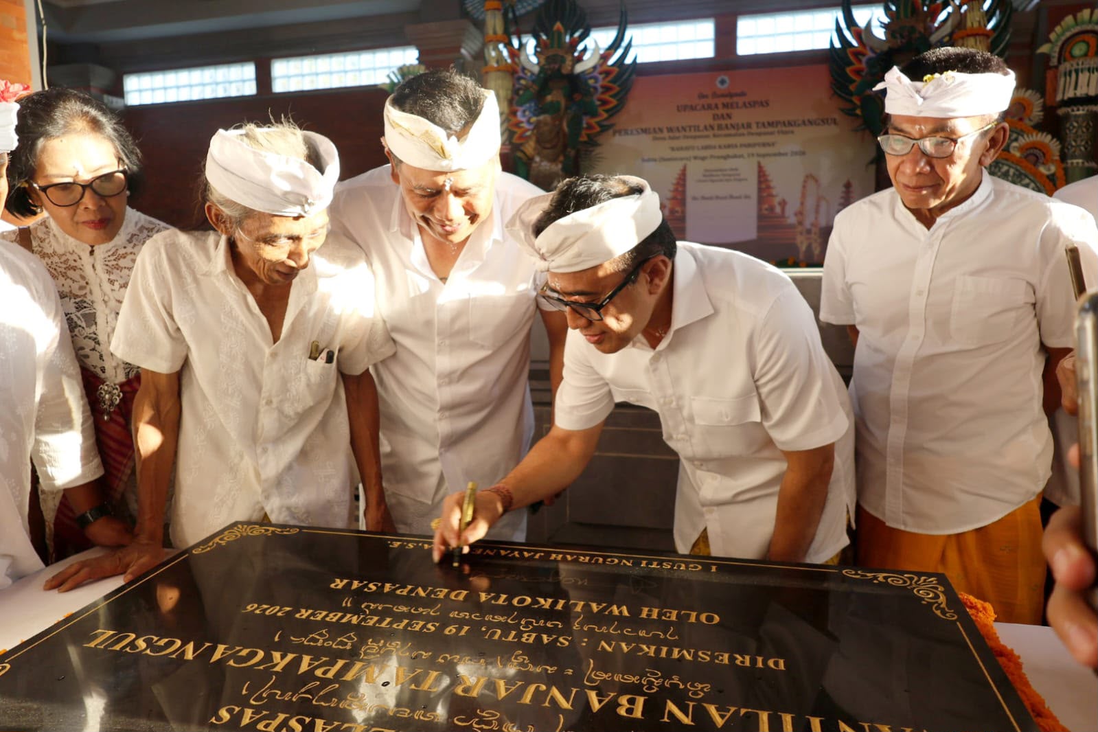 Resmikan Wantilan Banjar Tampakgangsul, Wali Kota Jaya Negara Dorong Pelestarian Budaya dan Ekonomi UMKM